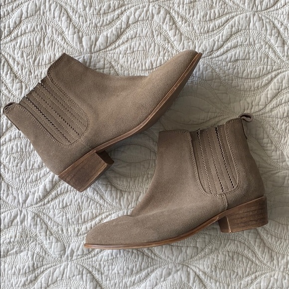 Steve Madden Shoes - STEVE MADDEN Gored Booties